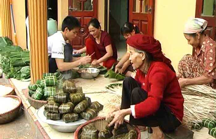 hanoi craft villages banh chung traditional cake